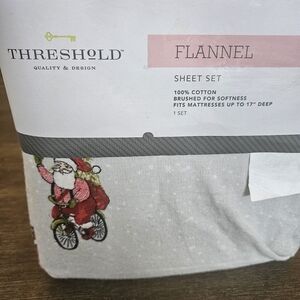 Threshold Queen Size Santa Flannel Sheet Set
